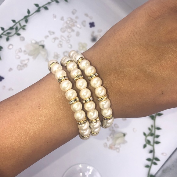 Wrap around pearl bracelet with gold design - Picture 3 of 5